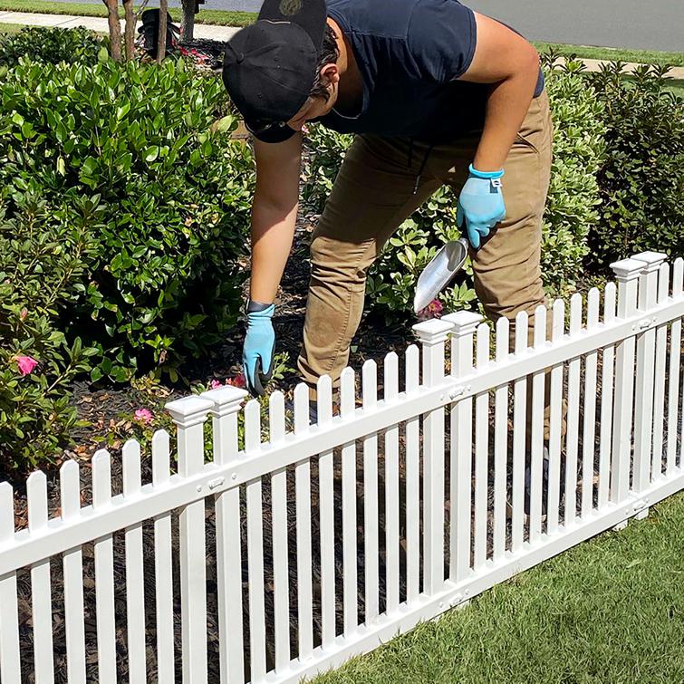 Roger Rabbit Vinyl Garden Fence Kit (22in H x 24in W)